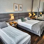 Arkadia By Visitwarsaw شقة