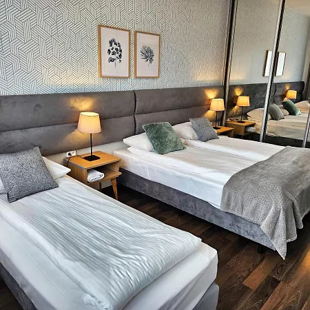 Arkadia By Visitwarsaw דירה